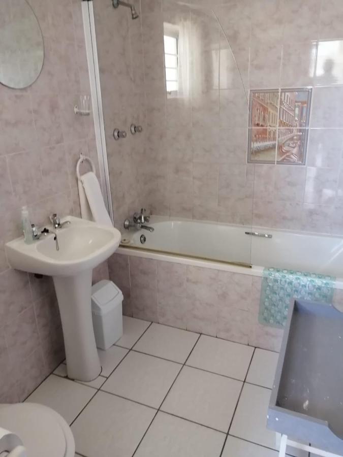 36 Mount Road Guesthouse And Self Catering بورت اليزابيث المظهر الخارجي الصورة