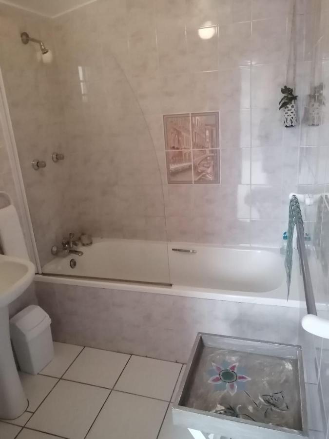 36 Mount Road Guesthouse And Self Catering بورت اليزابيث المظهر الخارجي الصورة